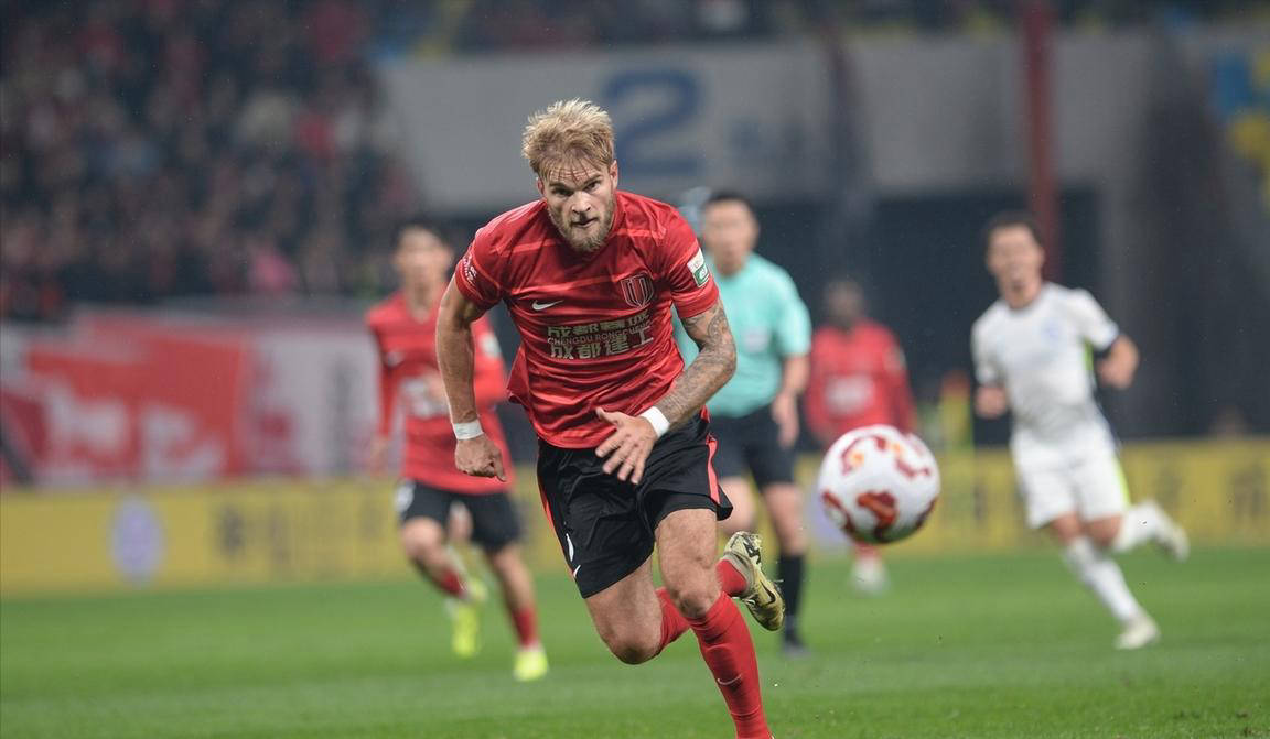 武汉三镇发布备战花絮；转会期主帅复盘；欧冠任务艰巨；控场能力受关注