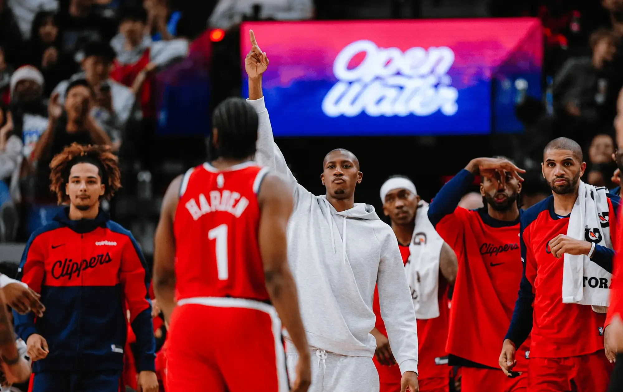 风云突变洛杉矶快船赛前回应争议，欧联版图或变，信心回归，球队文化再被提及的简单介绍