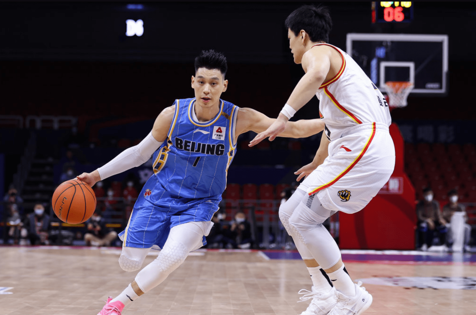 关于深圳男篮发布备战花絮；今晚更衣室发声；欧联任务艰巨；赛程密集仍需轮换的信息