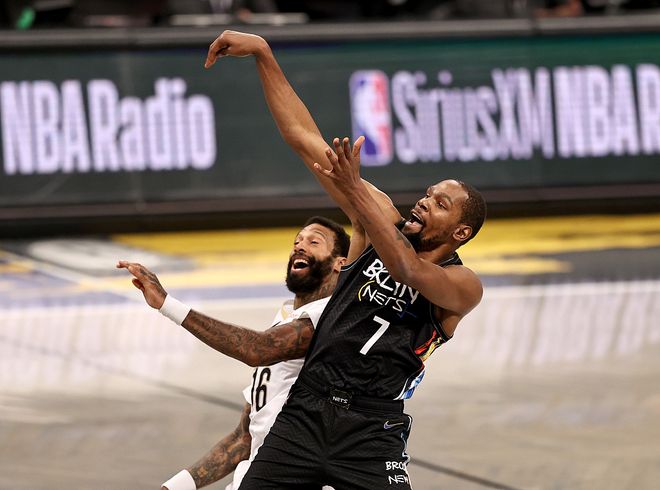 包含费耶诺德训练开放日，赛后单刀错失引欢呼，英超在即，医务组通报恢复的词条